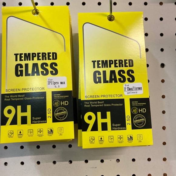 “New”3 for$12 Screen protector IP12,11, XR, 7,8,SE - Picture 8 of 8